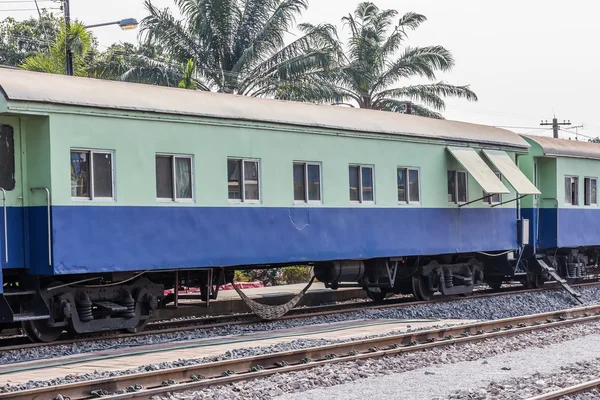 Між візки, які громадських тайського поїзді залізниці — стокове фото