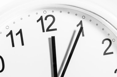 Saat face.sensitive odak ellerde closeup