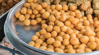 Şeker kaplumbağa yumurta ya da atıştırmalık olarak bıldırcın yumurtası denilen bir takma var