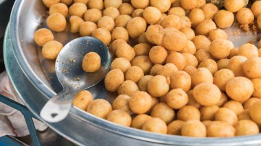 Şeker kaplumbağa yumurta ya da atıştırmalık olarak bıldırcın yumurtası denilen bir takma var