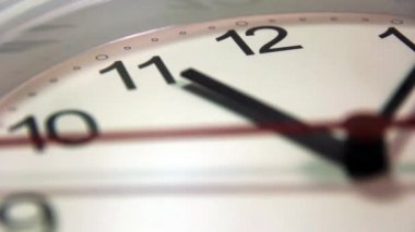 Ofis, ev veya okulda duvar saati