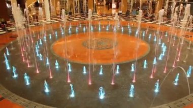 Güzel renkli çeşme