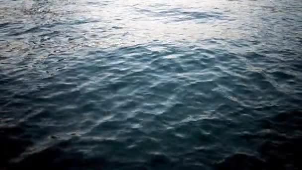 Ondulações lentas da água do mar do movimento. — Vídeo de Stock