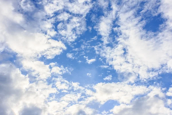 Mavi Gökyüzü Bulutları