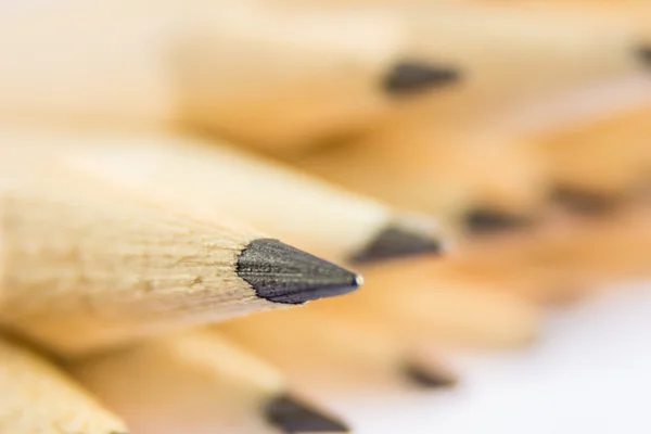 Primer plano de lápices con diferente color sobre fondo blanco . —  Fotos de Stock