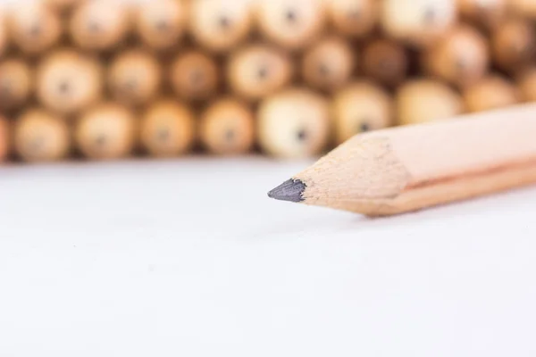 Primer plano de lápices con diferente color sobre fondo blanco . —  Fotos de Stock