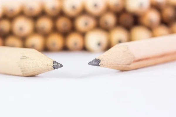 Primer plano de lápices con diferente color sobre fondo blanco . —  Fotos de Stock