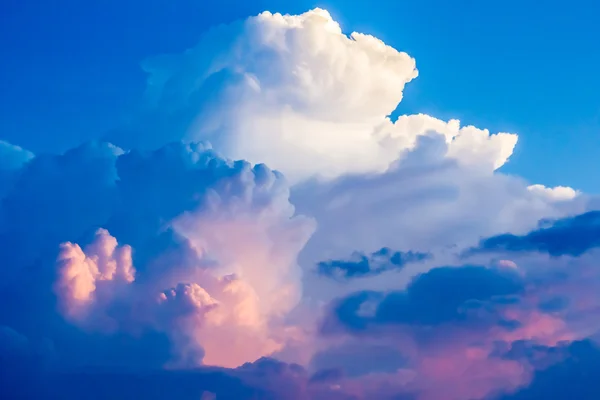 Cielo dramático con nubes tormentosas — Foto de Stock