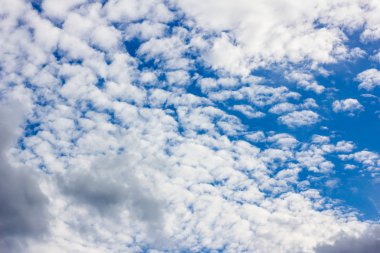 Fırtınalı bulutlu dramatik gökyüzü