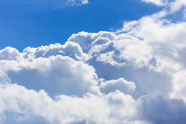 Δραματικός ουρανός με θυελλώδη σύννεφα — Φωτογραφία Αρχείου
