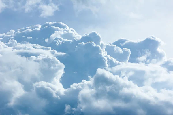 Dramatische hemel met stormachtige wolken — Stockfoto