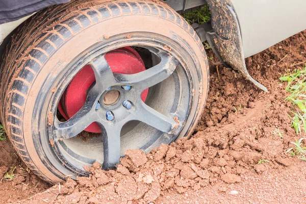 Auto vast in de modder — Stockfoto