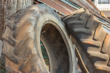 Kullanılmış lastik yığını