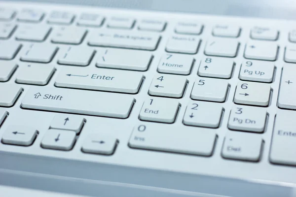 Närbild av tangentbordet på en modern bärbar dator — Stockfoto