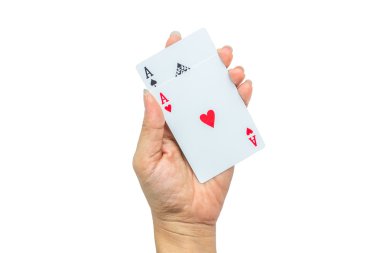 Beyaz arkaplanda elle izole edilmiş kartlar oynanıyor