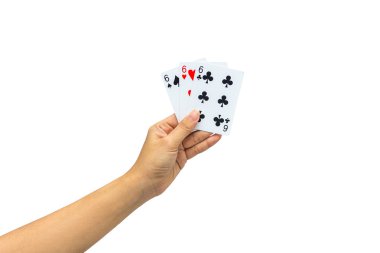 Beyaz arkaplanda elle izole edilmiş kartlar oynanıyor