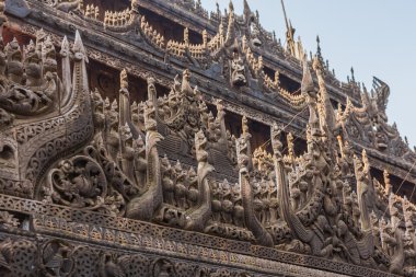 Shwenandaw Kyaung tapınak veya Mandalay manastırda Golden Palace,