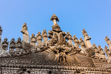 Shwenandaw Kyaung tapınak veya Mandalay manastırda Golden Palace,