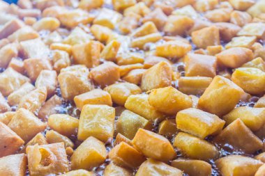 Inle Gölü, Myanmar (Burma üzerinde bir haftalık Pazar öğle yemeği hazırlamak)