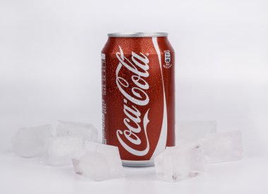 Riga, Letonya 14 Mart 2016, coca cola kırmızı klasik whit üzerinde olabilir