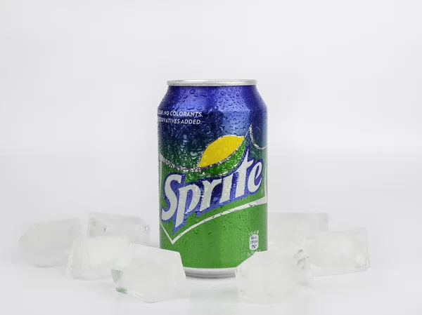 Riga, Latvia - 14 Maret 2016: Sprite dapat di latar belakang putih — Stok Foto