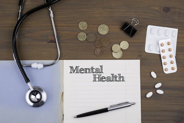 Mesa de médico com caderno e texto-Saúde Mental — Fotografia de Stock