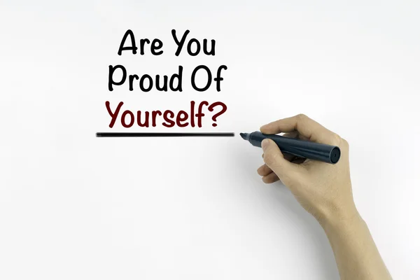 Mano con marcador escrito: ¿Estás orgulloso de ti mismo ? — Foto de Stock