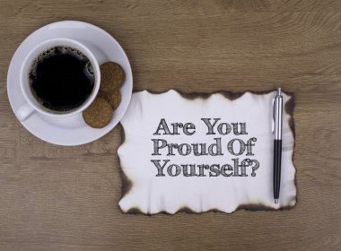 Masada bir parça kağıt ve metin - Yourse, gurur duyuyoruz