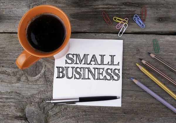 Small Business. Serwetka z tekstem na starym drewnianym stole — Zdjęcie stockowe