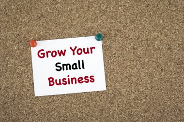 Küçük işletme büyümek. Mantar pano üzerinde yapışkan not