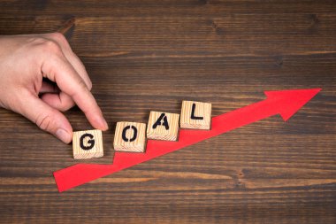 Gol konsepti. Kırmızı ok gelişimi ve büyümeyi gösterir