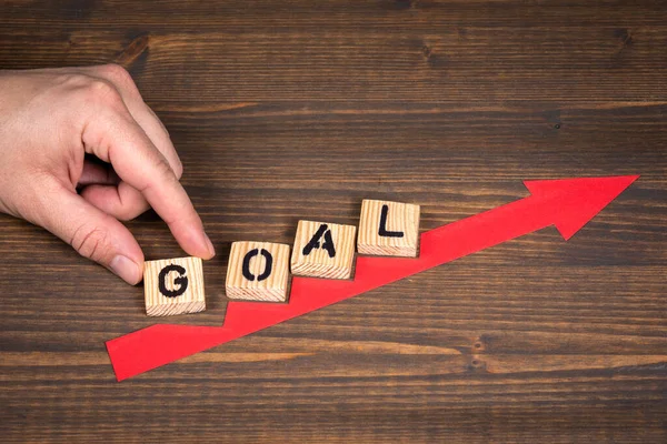 Gol konsepti. Kırmızı ok gelişimi ve büyümeyi gösterir