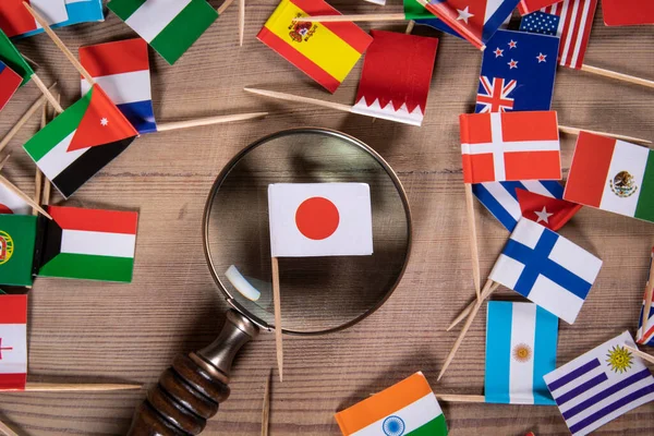Bandiera giapponese. Ricerca, economia, sviluppo e tecnologia. Bandiere di diversi paesi — Foto Stock