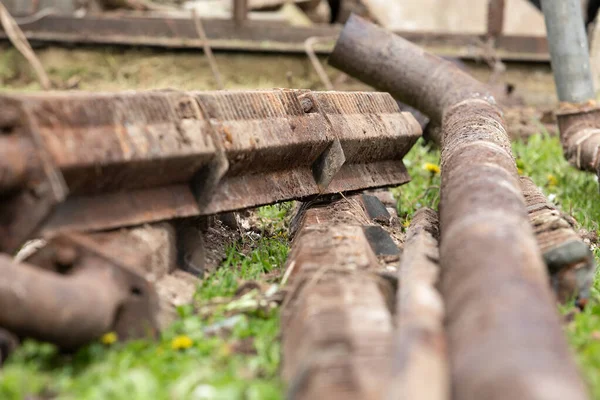 Scrap metal stack. Rusty and broken. Recycling and a clean environment — Stock Photo, Image