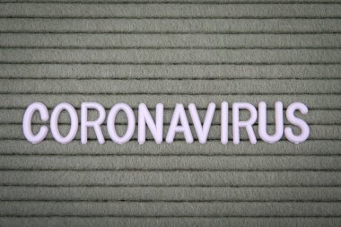 Coronavirus. Yeşil arkaplanda beyaz harfler