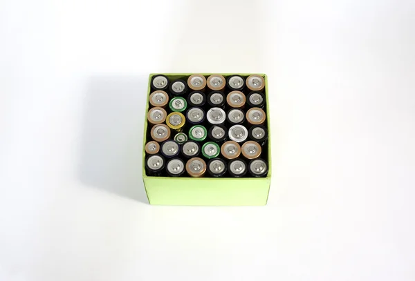 Batterie ricaricabili usate su sfondo bianco — Foto Stock