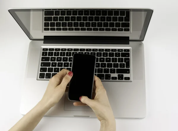 Mujer de negocios que trabaja con computadora — Foto de Stock