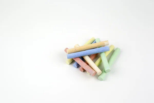 Lápis de cor sobre um fundo branco — Fotografia de Stock