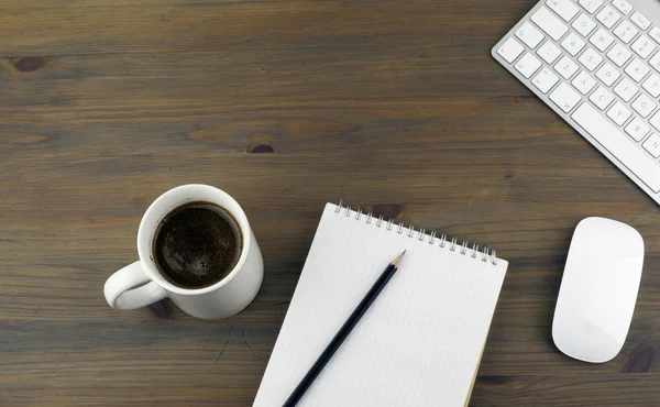 Bürotisch mit Notebooks, Computer und Computer — Stockfoto