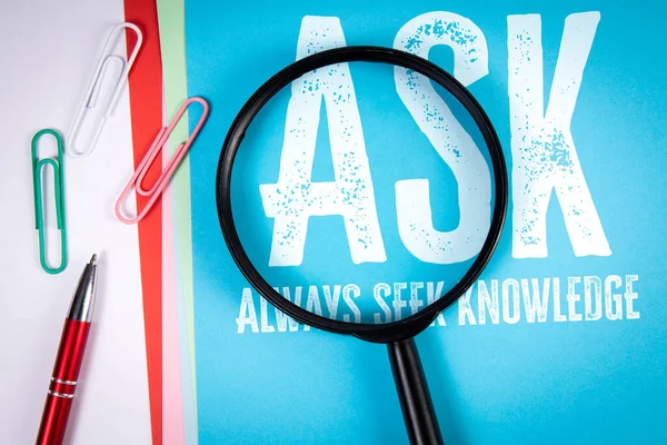 Masada her zaman büyüteç ve ofis malzemeleriyle gösterilen bilgileri isteyin