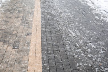 Paved Yolu 'nda, Kış Ayaz Ayaz' la Buzlu Yaya Kaldırımı Yüzeyi.