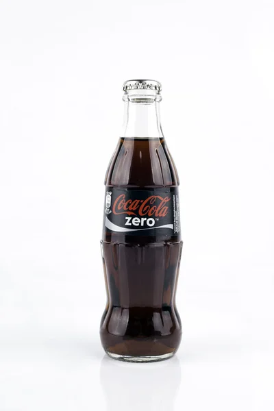 Riga, Letonya - Ekim 05, 2015:Photo bir şişe Coca-Cola Z