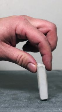 Yapay Zeka AI Kelimesi Çimento Alfabe Blokları Kullanılarak Şekillendirildi