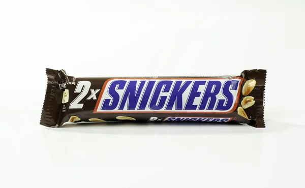 RIGA, LATVIA - November 2, 2015: Snickers chocolate bar isolated — Stock Photo, Image