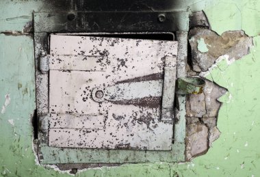 Eski kapı - yazlık soba.