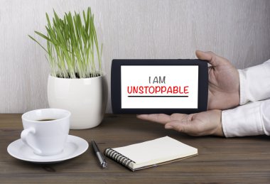 Dijital tablet bilgisayar erkek elinde - Web sitesi kavramı