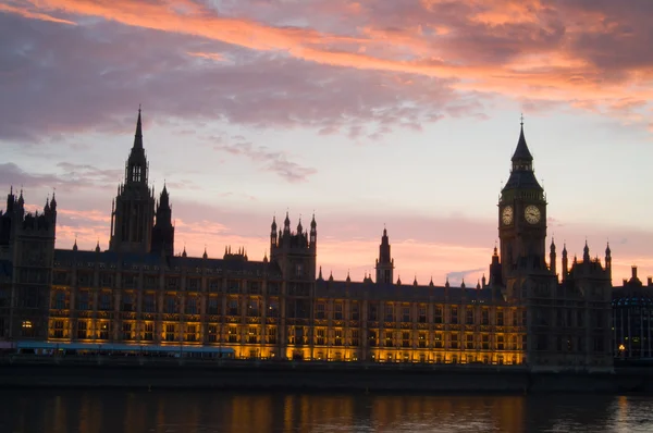 Parlamentsgebäude bei Sonnenuntergang Stockbild