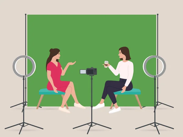 Kadın Profesyonel Ekipmanlarıyla Stüdyosunda Canlı Yayın Yapıyor Yeşil Ekran Kamera — Stok Vektör