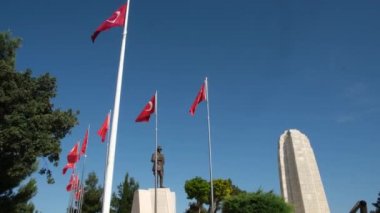 conk bayiri mustafa kemal atataturk bustu turk bayragi ingiliz aniti nazif cakmak atataturkun saatinin parcalandigi yer