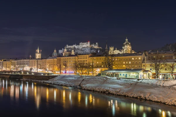 Salzach river and Salzburg at night — Stock Photo, Image